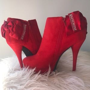 Heels with red bows💥